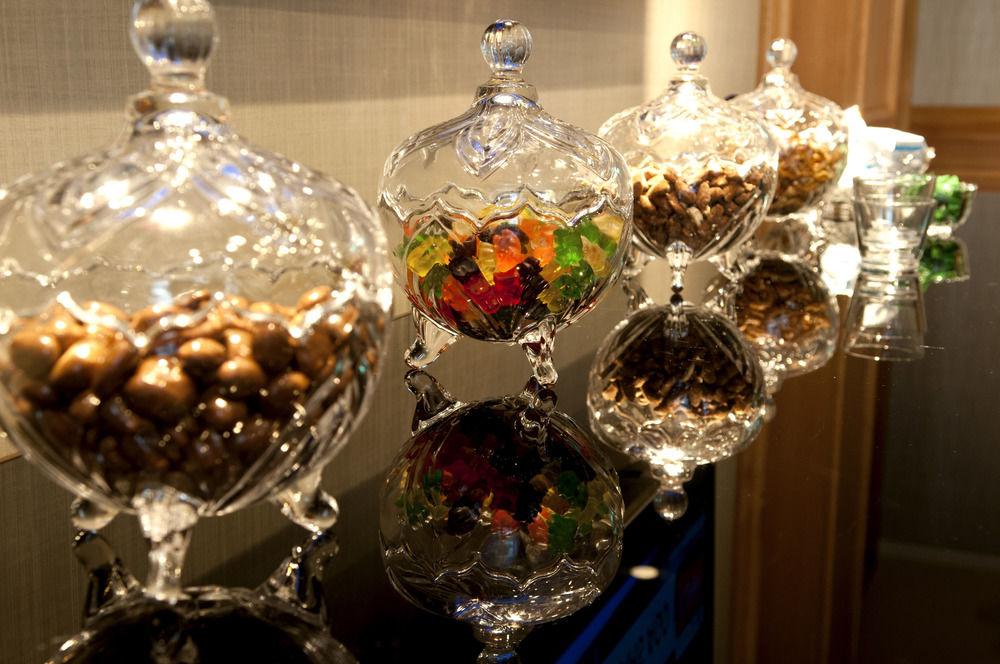 The Sherwood Тайбей Екстер'єр фото A candy buffet