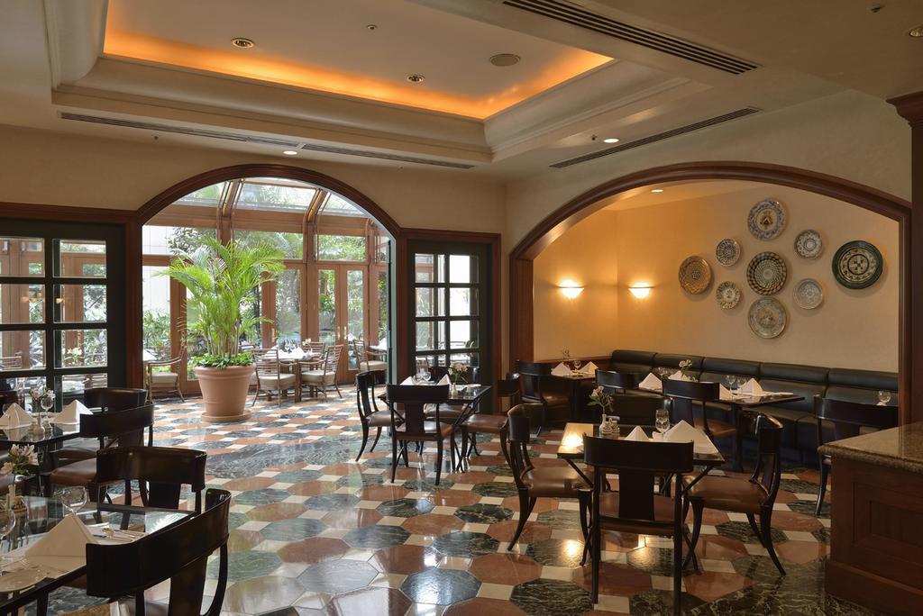 The Sherwood Тайбей Екстер'єр фото The interior of the restaurant