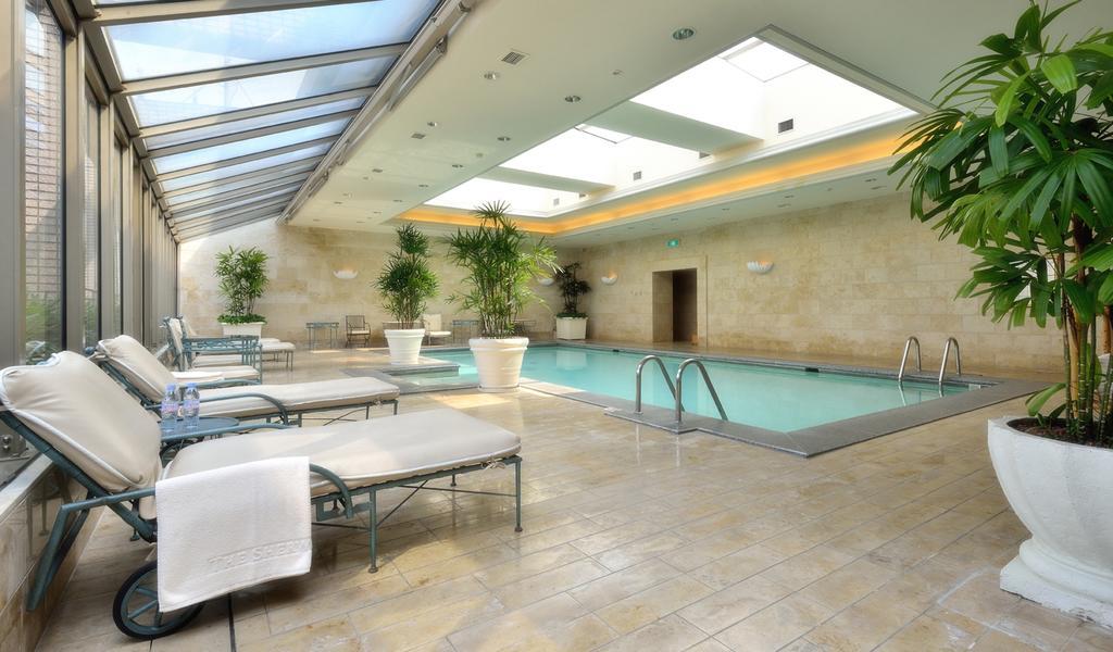 The Sherwood Тайбей Екстер'єр фото The pool at the Mandarin Oriental, Paris