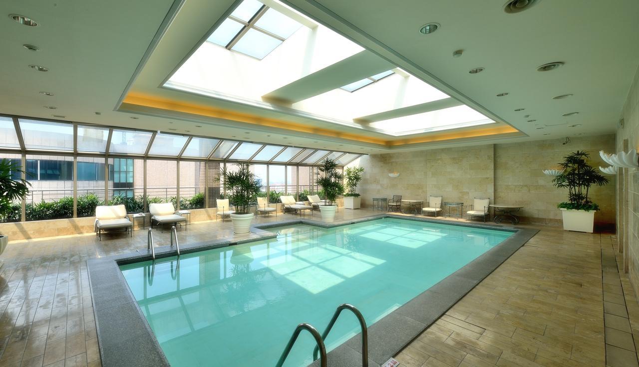 The Sherwood Тайбей Екстер'єр фото The pool at the Four Seasons Hotel