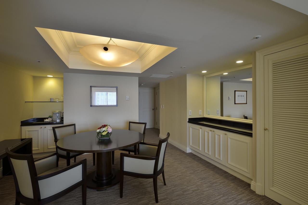 The Sherwood Тайбей Екстер'єр фото A suite at the Hilton Tokyo