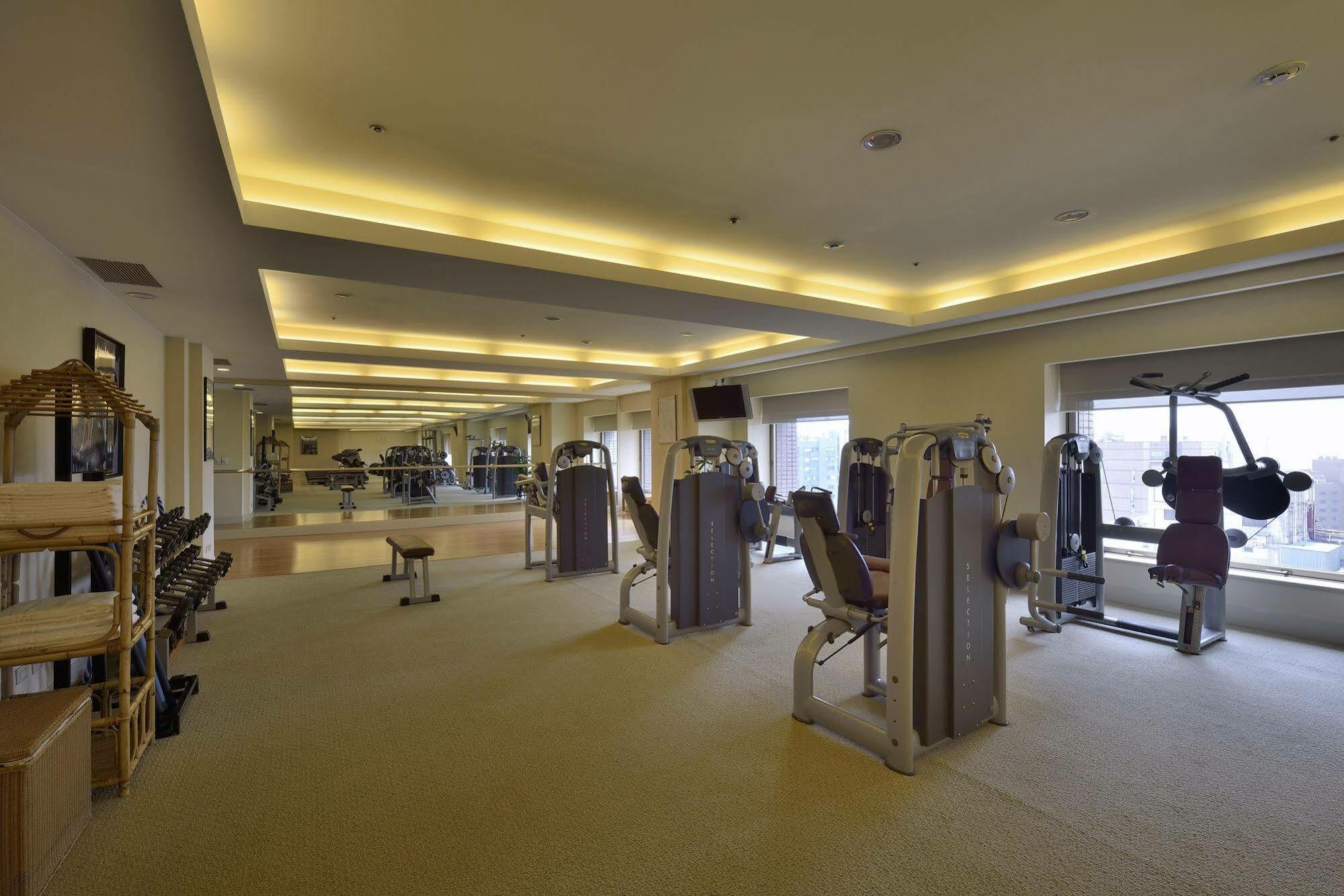 The Sherwood Тайбей Екстер'єр фото The gym at the hotel